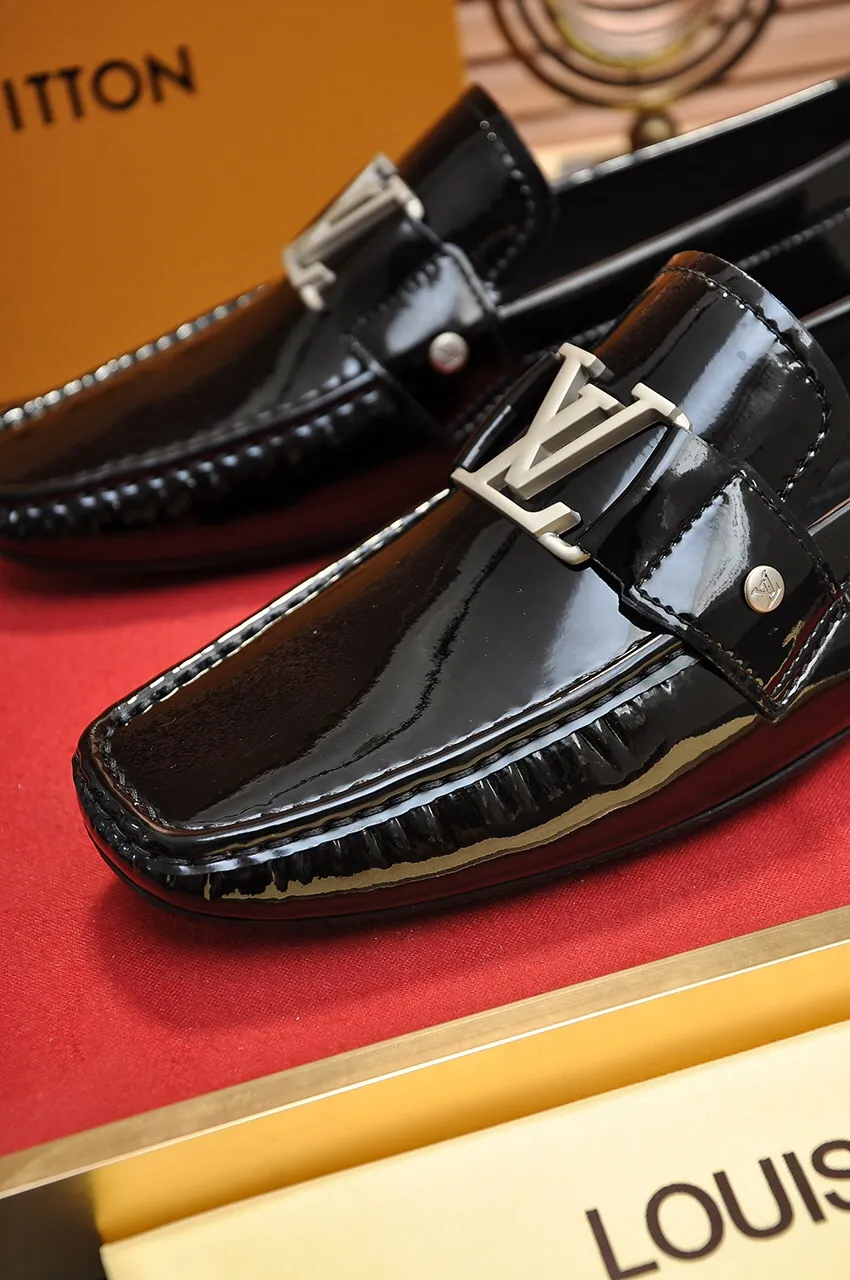 Men's men's shoes 💰420💶 [LV Doudou shoes] (water-dyed cowhide lining) new model is on the market, available on the official website. The new Doudou shoes are processed into single-color materials, and the uppers are made of imported horsehide leather. The body of the shoe is fully hemmed with mark thread, and is lined with imported original cowhide leather. The elegant shoe shape is super suitable for all-matching, and the size is 38-44.